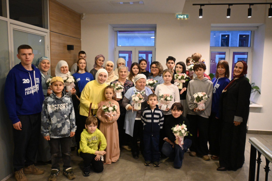 БФ "Закят" поздравил матерей, жен и детей бойцов СВО с Днем матери